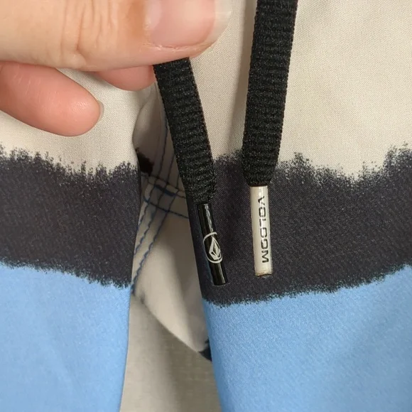 Volcom Men's Long 4 Way Stretch Board Shorts Size 36 Like New - Picture 2 of 8